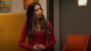 Suéter Rag & Bone Pierce en ciruela usado por Carly Shay (Miranda Cosgrove) como se ve en iCarly (S02E06)