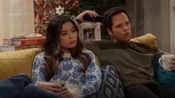 Sandro Hugues Suéter usado por Carly Shay (Miranda Cosgrove) como se ve en iCarly (S02E08)