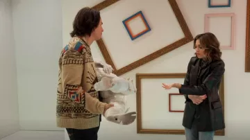 Faherty Sun y Wave Cardigan usados por Spencer Shay (Jerry Trainor) como se ve en iCarly (S01E03)