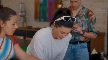 Lunettes de soleil Bottega Veneta Acetate Mask portées par Kylie Jenner dans The Kardashians (S02E07)