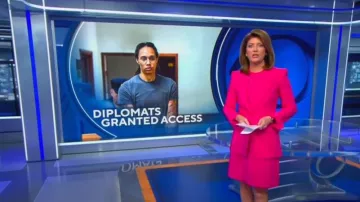 Michael Kors Georgina Blazer à poitrine unique porté par Norah O’Donnell vu dans CBS Evening News le 4 novembre 2022