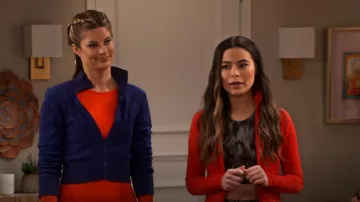 Varley Sherman Medium Support Sports Bra usado por Carly Shay (Miranda Cosgrove) como se ve en iCarly (S02E09)