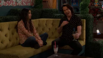 Alice + Olivia Willa Camisa usada por Carly Shay (Miranda Cosgrove) vista en iCarly (S02E09)