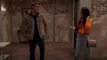 Chaqueta Paige Scout usada por Wes (Josh Plasse) como se ve en iCarly (S01E12)