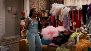 Aldo Oluniel Bolso usado por Harper (Laci Mosley) como se ve en iCarly (S01E04)