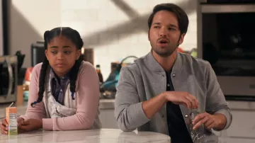 Vince Cuba Knit Bomber Jacket usada por Freddie Benson (Nathan Kress) como se ve en iCarly (S01E13)