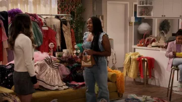 Alice + Olivia Precioso mono con volantes de espalda abierta usado por Harper (Laci Mosley) como se ve en iCarly (S01E04)