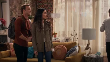 La veste kaki de poche boutonnée Kooples portée par Carly Shay (Miranda Cosgrove) vue dans iCarly (S01E13)