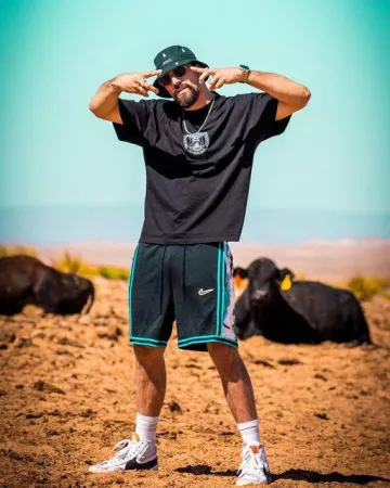 El aspecto completo de Djilsi en su publicación de Instagram desde su cuenta de @djilsi