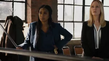 Veronica Beard Ellette Dickey Chaqueta usada por la sargento Ayanna Bell (Danielle Moné Truitt) como se ve en Law & Order: Organized Crime (S03E03)