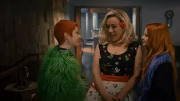 H&M Short Faux Fur Jack­et worn by Glen (Lachlan Watson) as seen in Chucky (S02E04)