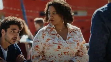 Cos Tailored Wrap Dress usado por Jan Renley (Raven Dauda) como se ve en Hudson & Rex (S05E06)
