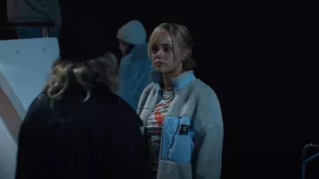 Re:Bound Veste réversible portée par Addy Prentiss (Annalisa Cochrane) comme on le voit dans One of Us Is Lying (S02E03)