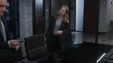 AKRIS PUNTO Chieko Windowpane Wide Leg Crop Pants worn by Laura Stensen (Britt Robertson) as seen in The Rookie: Feds (S01E06)
