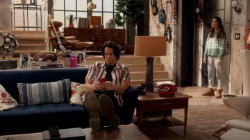 Camisa Rag & Bone Avery usada por Spencer Shay (Jerry Trainor) como se ve en iCarly (S01E04)