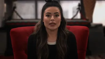 L’Agecnce Aceline Sweater porté par Carly Shay (Miranda Cosgrove) vu dans iCarly (S01E13)