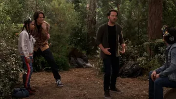 Dr Martens 1460 Pascal Stingray Textured Leather Boot worn by Millicent (Jaidyn Triplett) as seen in iCarly (S01E13)