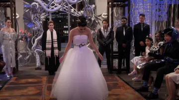 Davids Bridal Tulle Vestido de novia con corpiño de satén con cuentas usado por Carly Shay (Miranda Cosgrove) como se ve en iCarly (S01E05)