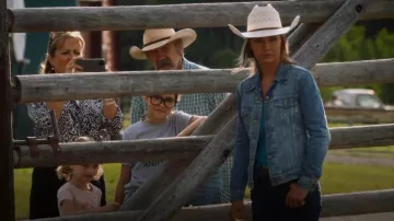 AG Jeans Mya Crop Jacket porté par Amy Fleming (Amber Marshall) vu dans Heartland (S16E06)