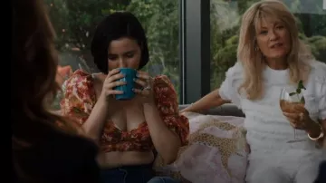 Zimmermann Twist Front Bodice Top usado por Kelsey Jones (Julia Goldani Telles) como se ve en Law & Order: Special Victims Unit (S24E03)