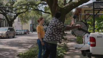 Pantalon en jean Carhartt porté par James (Brian Tyree Henry) vu dans Causeway