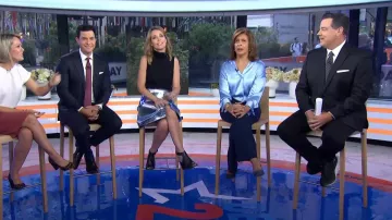 Sandalia de cuero Prada con envoltura de tobillo usada por Savannah Guthrie como se ve en Today el 7 de noviembre de 2022