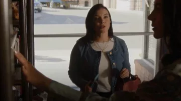 Madewell Coin Layered Necklace worn by Alexis as seen in 9-1-1 (S06E07)