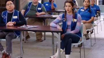 En Saison Puff Sleeve Sweater Top porté par Cheyenne (Nichole Bloom) vu dans Superstore (S06E12)
