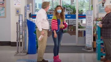 Bottes Ugg Animal Print portées par Cheyenne (Nichole Bloom) vues dans Superstore (S06E13)