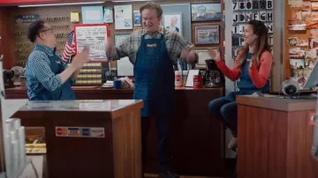 Ugg Fluff Mini Bottes léopard matelassées portées par Cheyenne (Nichole Bloom) vues dans Superstore (S06E15)