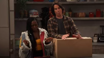 Sandro Alya Top porté par Harper (Laci Mosley) vu dans iCarly (S01E07)