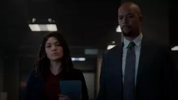 Suéter Polo de punto Zara usado por Drea Mikami (Ellen Tamaki) como se ve en Manifest (S04E02)