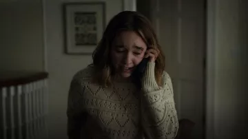 French Connection Womens Jinx High Neck Jumper usado por Angelina Meyer (Holly Taylor) como se ve en Manifest (S04E06)