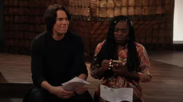 Cinq a Sept Gaby Dress In Primrose usado por Harper (Laci Mosley) como se ve en iCarly (S01E08)
