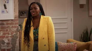 Blazer texturizado recortado de Zara usado por Harper (Laci Mosley) como se ve en iCarly (S01E09)