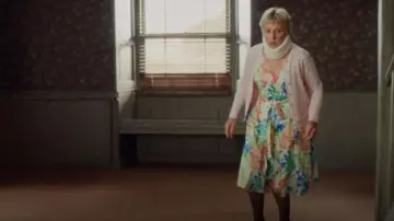 Phase Eight Se­ri­na Flo­ral Mi­di Dress worn by Joan Norton (Stephanie Cole) as seen in Doc Martin (S10E08)