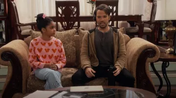 All Saints Muse Long Sleeve Thermal Henley usado por Spencer Shay (Jerry Trainor) como se ve en iCarly (S01E09)