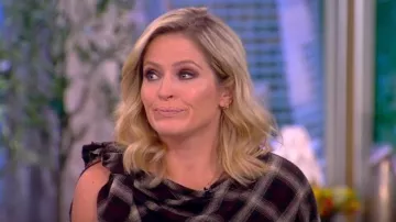Isabel Marant Etoile Naerys Vestido asimétrico a cuadros usado por Sara Haines como se ve en The View el 8 de noviembre de 2022