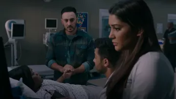 Chemise en flanelle des frères hurleurs Harker portée par Mario Davila dans The Resident (S06E07)