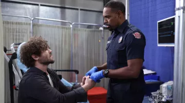 Reloj de buceo Casio Round Black usado por el Dr. Ben Warren (Jason Winston George) como se ve en la Estación 19 (S06E05)