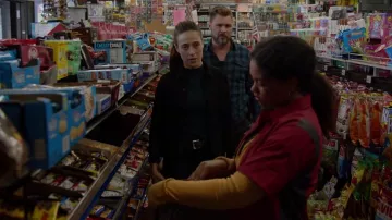 Chaqueta L'Agence Janelle usada por Kim Burgess (Marina Squerciati) vista en Chicago P.D. (S10E06)