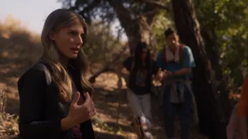 L’agence Janelle Slim Coated Jacket porté par Addison Augustine (Caitlin Bassett) vu dans Quantum Leap (S01E08)