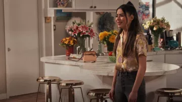 Camisa Sandro Fidele usada por Carly Shay (Miranda Cosgrove) vista en iCarly (S01E11)