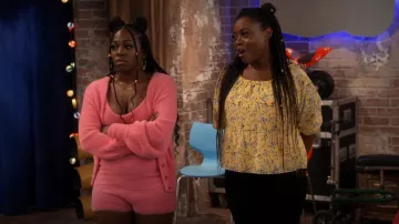 L*Space Daydreamin Cardigan usado por Harper (Laci Mosley) como se ve en iCarly (S01E11)