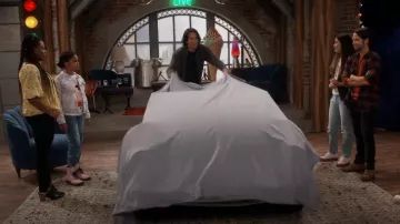 Madewell The Harper Mule usado por Maeve (Lyric Lewis) como se ve en iCarly (S01E11)