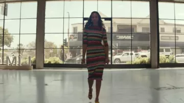 Alice + Olivia Multicolor Boho Geo-print midi Robe portée par Amy Wheeler (Zoe Saldana) comme on le voit dans la garde-robe de la série télévisée From Scratch (saison 1)