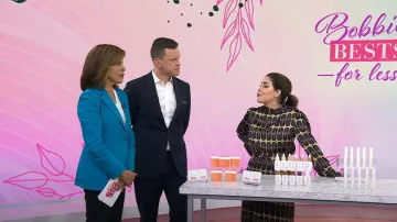 Alice + Olivia Pailey Fitted Linen Blend Blazer worn by Hoda Kotb as seen in Today Today with Hoda & Jenna on November 10, 2022