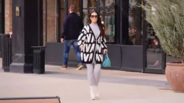 Valentino Printed Stretch Jersey Leggings usados por Lisa Barlow como se ve en The Real Housewives of Salt Lake City (S03E07)