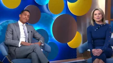 Robe midi Zara Side Button Knit portée par Amy Robach vue dans Good Morning America le 9 novembre 2022