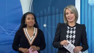 Sandro Pull avec décolleté rayé porté par Sheinelle Jones comme vu dans Aujourd’hui le 11 novembre 2022